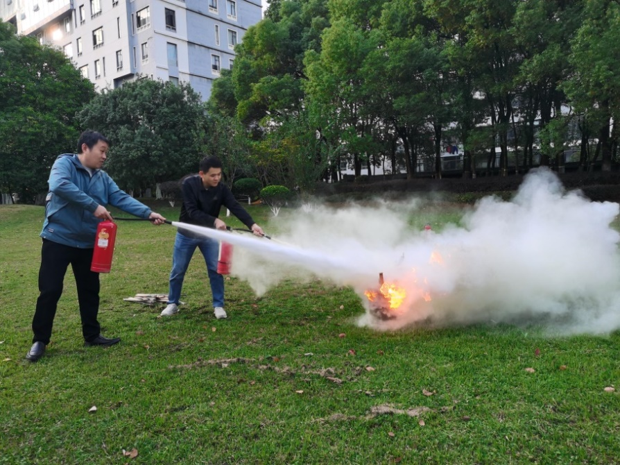 共筑安全防線，照亮前行之路 ——運(yùn)營中心開展年度消防演練活動